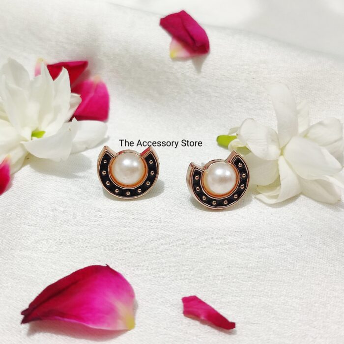 Luxury Brings Daily Wear Lucy Hinged Huggie Earrings at Rs 450/piece in  Jaipur