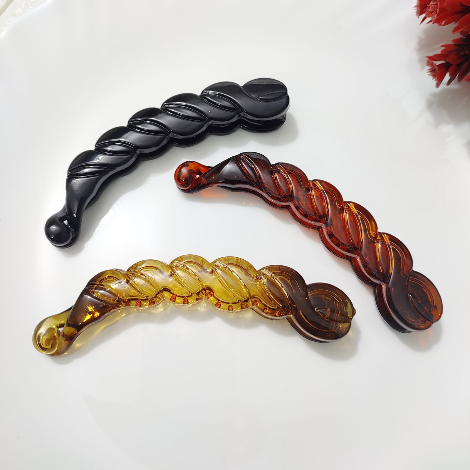 Amazon.com : Plastic Medium Size Banana Hair Clutcher Clip for Women Black,  Golden & Silver : Beauty & Personal Care